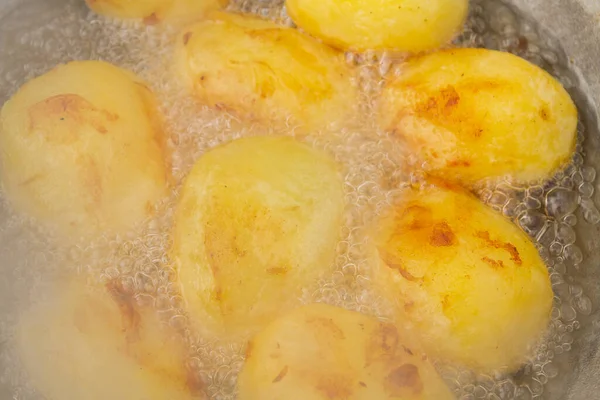 Las Papas Doradas Fríen Aceite Hirviendo Caldero — Foto de Stock