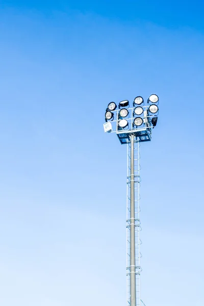 Reflektory do oświetlania stadionu — Zdjęcie stockowe