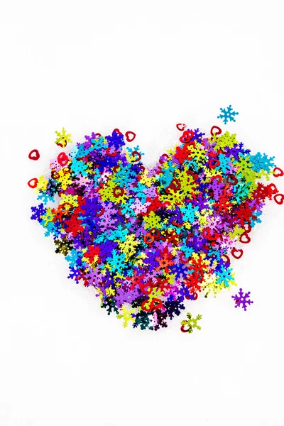 Color the heart of decorative snowflakes and hearts in the snow — Stock Photo, Image