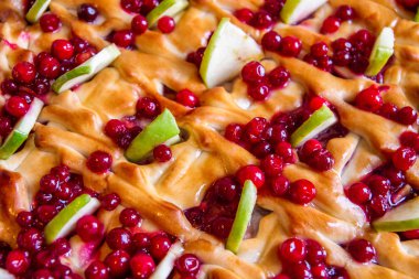 Pasta elma ve cranberries ile