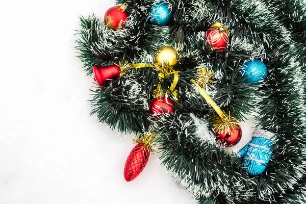 Jul leksaker med tinsel snö — Stockfoto