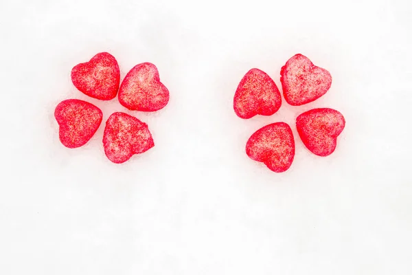 Coeurs roses dans la neige — Photo