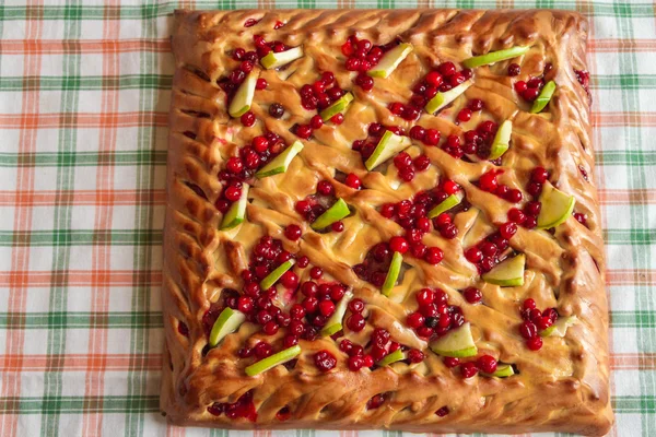 Pie with apples and cranberries — Stock Photo, Image