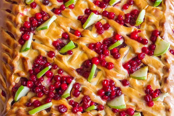 Pie with apples and cranberries — Stock Photo, Image