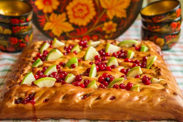 Pie with apples and cranberries — Stock Photo, Image