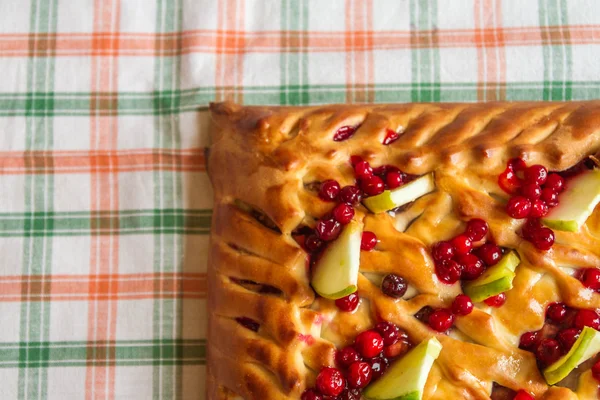 Pie with apples and cranberries — Stock Photo, Image