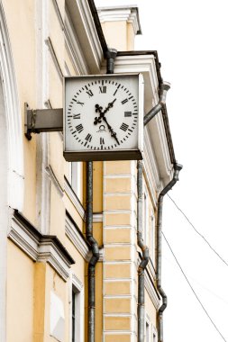 Lomonosov, St. Petersburg, Rusya Federasyonu-Şubat 12, 2015.The saat üzerinde istasyon binası Lomonosov St. Petersburg