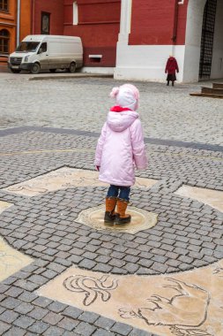 Kırmızı kare üzerinde Sıfır kilometre, dilek yapma.