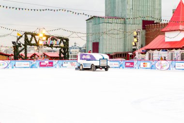 Kırmızı kare sakız buz pateni pisti.