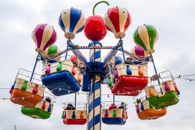 Kızıl Meydan üzerinde fuarında sürmek.