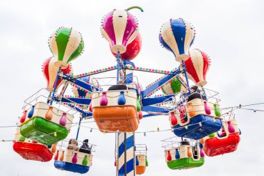 Kızıl Meydan üzerinde fuarında sürmek.