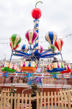 Kızıl Meydan üzerinde fuarında sürmek.