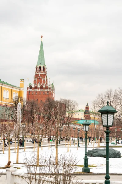 Blick auf den Roten Platz vom Ausgang des Okhotny. — Stockfoto