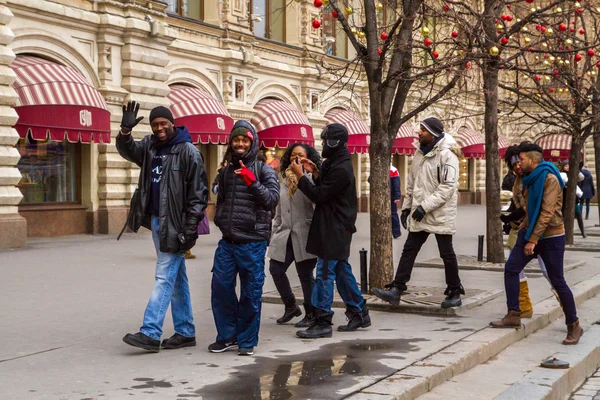 Tourists African Americans on the red square — Stock Photo, Image