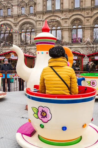 Attraction cups of tea spinning in a circle. — Stock Photo, Image