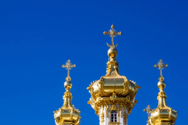 The Grand Palace fountains in the Park of the town of Peterhof. — Stock Photo, Image