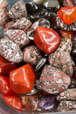 Doğal renkli taşlar farklı cins