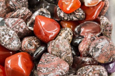 Doğal renkli taşlar farklı cins