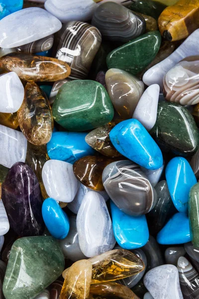 異なる品種の自然な色の石 — ストック写真