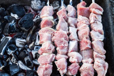 Şiş Kebap Şiş Şiş Pişiriyorum