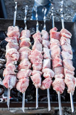 Şiş Kebap Şiş Şiş Pişiriyorum