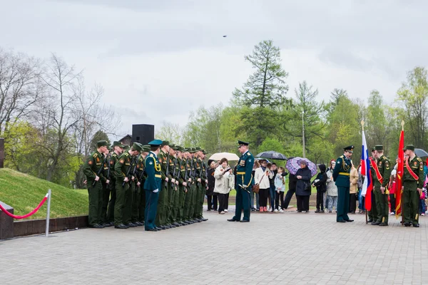 De opening van de Stella en het leggen van kransen op de Crocodile (spoorwegen) — Stockfoto