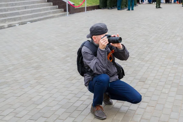 The photographer at the opening of the monument — Stock Photo, Image