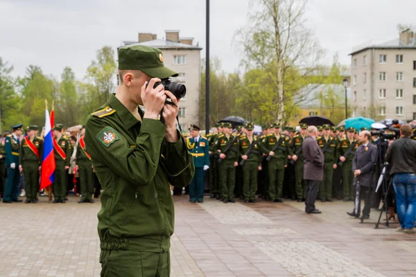 Fotógrafo militar na abertura do monumento — Fotografia de Stock