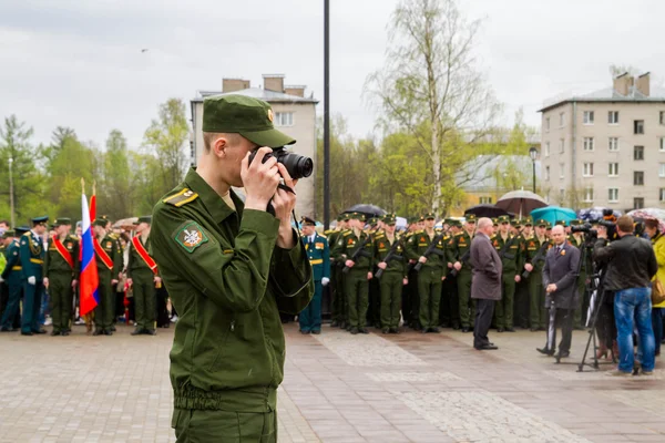 Fotógrafo militar na abertura do monumento — Fotografia de Stock