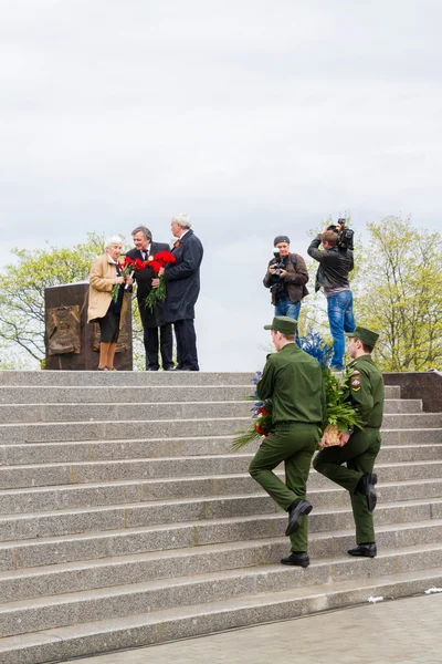 Açılması Stella ve çelenk memor döşeme