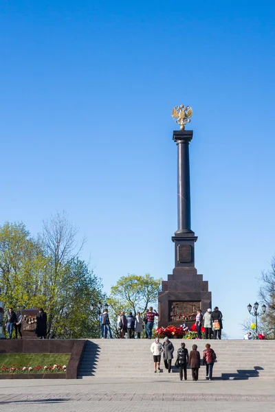 O monumento Stella no parque em um dia claro ensolarado — Fotografia de Stock