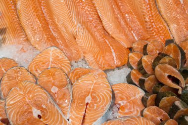 Kırmızı balık stok rafa koymak