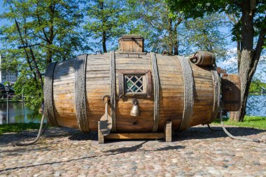 Saint Petersburg şehir, Sestroretsk, Rusya, 30 Mayıs 2015. Varil ile kürek ile ilk Rus ahşap denizaltı.