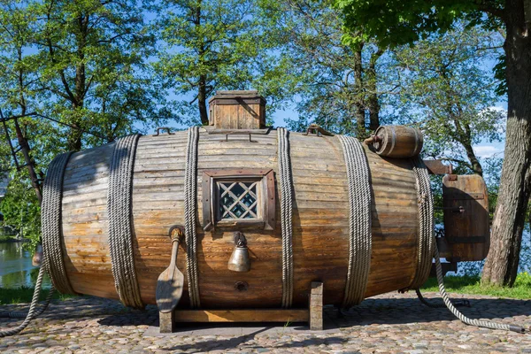 The first Russian wooden submarine with barrel with oars — Stock Photo, Image