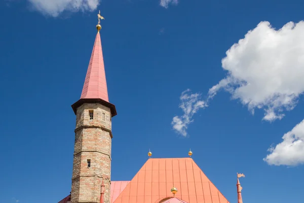 Priory Palace on the shore of the black lake in Gatchina. — Stock Photo, Image