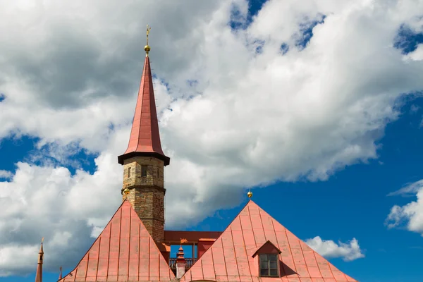 Priory Palace on the shore of the black lake in Gatchina. — Stock Photo, Image