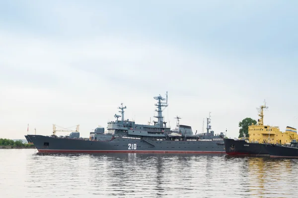 Petersburg Kronshtadt Rusya Federasyonu Haziran 2015 Kronstadt Bağlantı Noktası Gemilerle — Stok fotoğraf