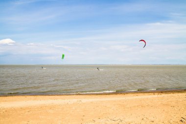 Rüzgar Sörfü, büyük Izhora Finlandiya Körfezi'Beach