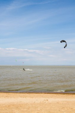 Rüzgar Sörfü, büyük Izhora Finlandiya Körfezi'Beach