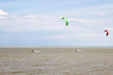 Rüzgar Sörfü, büyük Izhora Finlandiya Körfezi'Beach