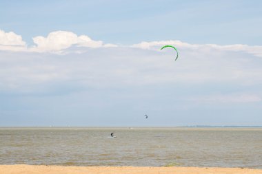 Rüzgar Sörfü, büyük Izhora Finlandiya Körfezi'Beach