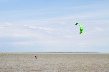 Rüzgar Sörfü, büyük Izhora Finlandiya Körfezi'Beach