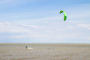 Rüzgar Sörfü, büyük Izhora Finlandiya Körfezi'Beach