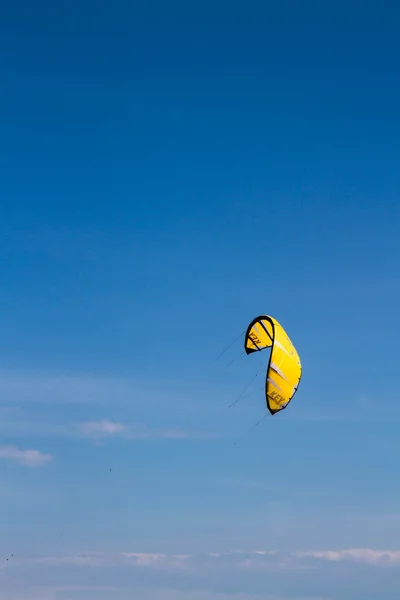 Windsurf sulla spiaggia del Grande Golfo di Izhora in Finlandia — Foto Stock