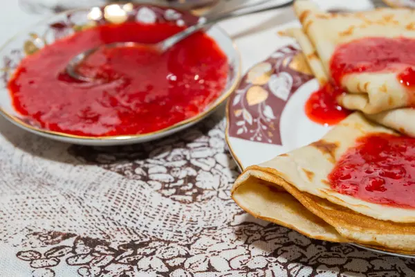 Pancakes with fresh strawberry jam for Breakfast — Stock Photo, Image