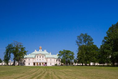 Lomonosov, St. Petersburg, Rusya Federasyonu-03 Temmuz, 2015. Lomonosov Park Yaz aylarında sarayda Menshikov