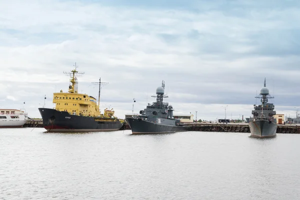 Petersburg Kronshtadt Rusya Federasyonu Temmuz 2015 Kronstadt Bağlantı Noktası Gemilerle — Stok fotoğraf