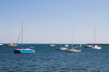 Evpatoria, Kırım, 30 Ağustos 2015. Yevpatoriya, Kırım 'daki Karadeniz kıyısındaki gezinti güvertesi..