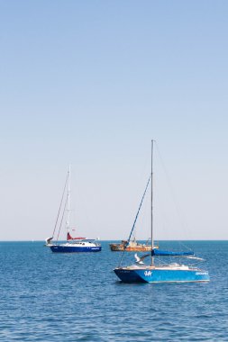 Evpatoria, Kırım, 30 Ağustos 2015. Yevpatoriya, Kırım 'daki Karadeniz kıyısındaki gezinti güvertesi..