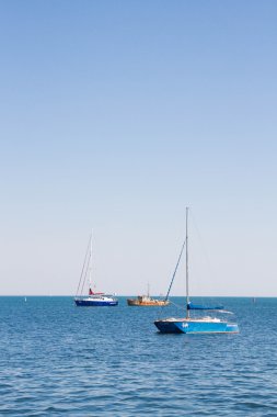 Evpatoria, Kırım, 30 Ağustos 2015. Yevpatoriya, Kırım 'daki Karadeniz kıyısındaki gezinti güvertesi..